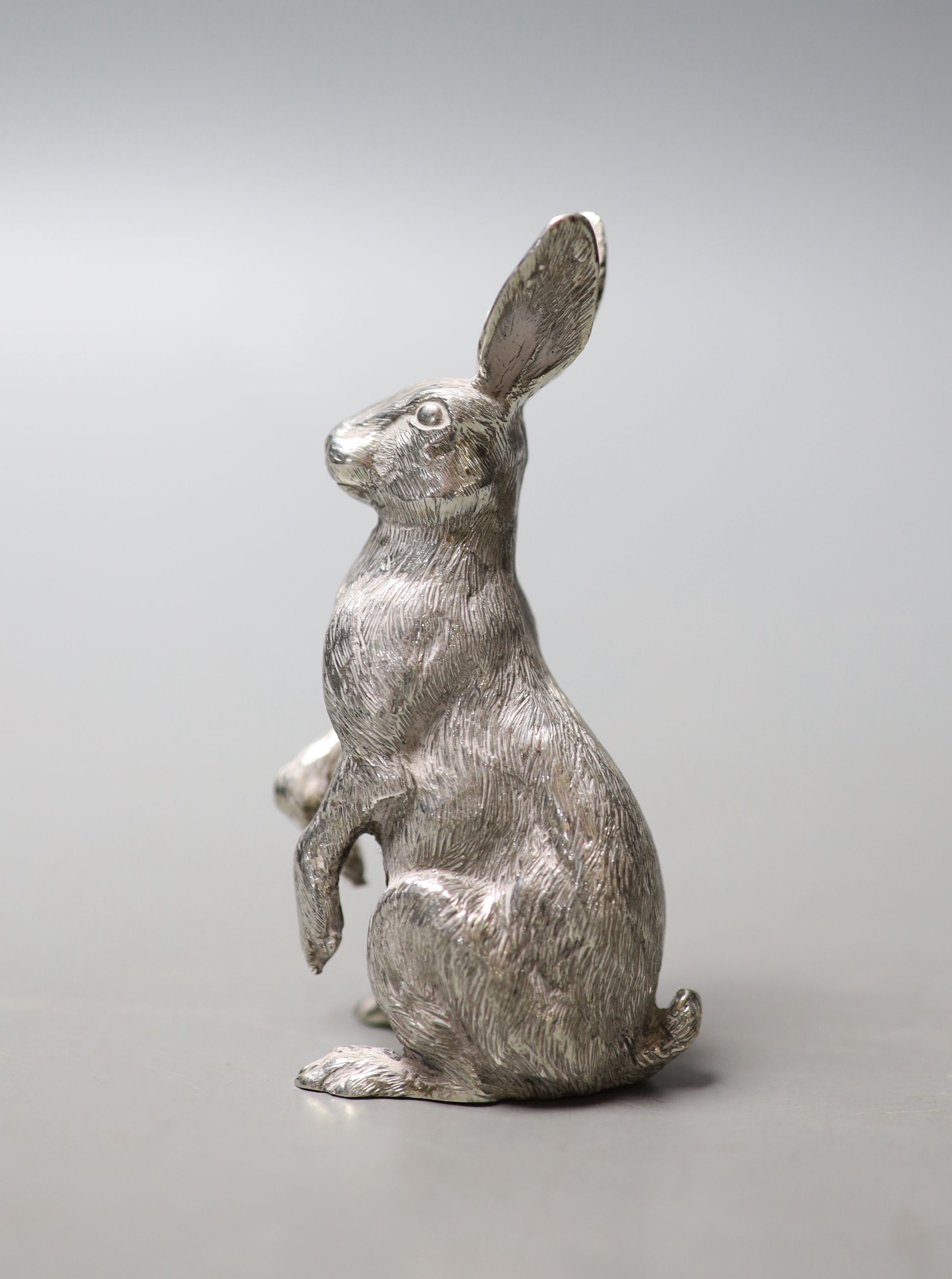 A modern silver miniature free standing model of a hare, BSE Products, London, 1992, 84mm, 119 grams.